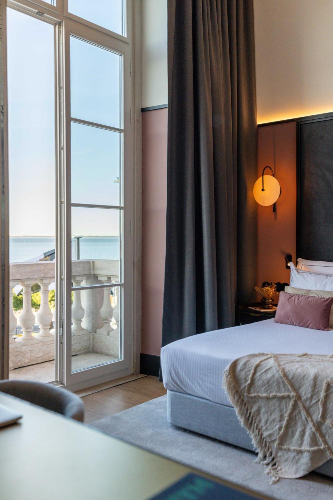 The Editory Riverside Hotel, An Historic
